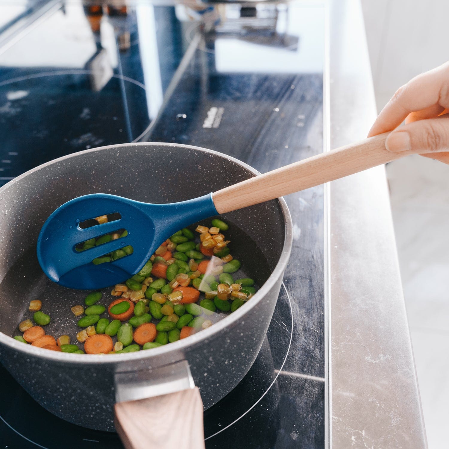 2pcs Beechwood & silicone slotted spoon navy V915-KU0250X2