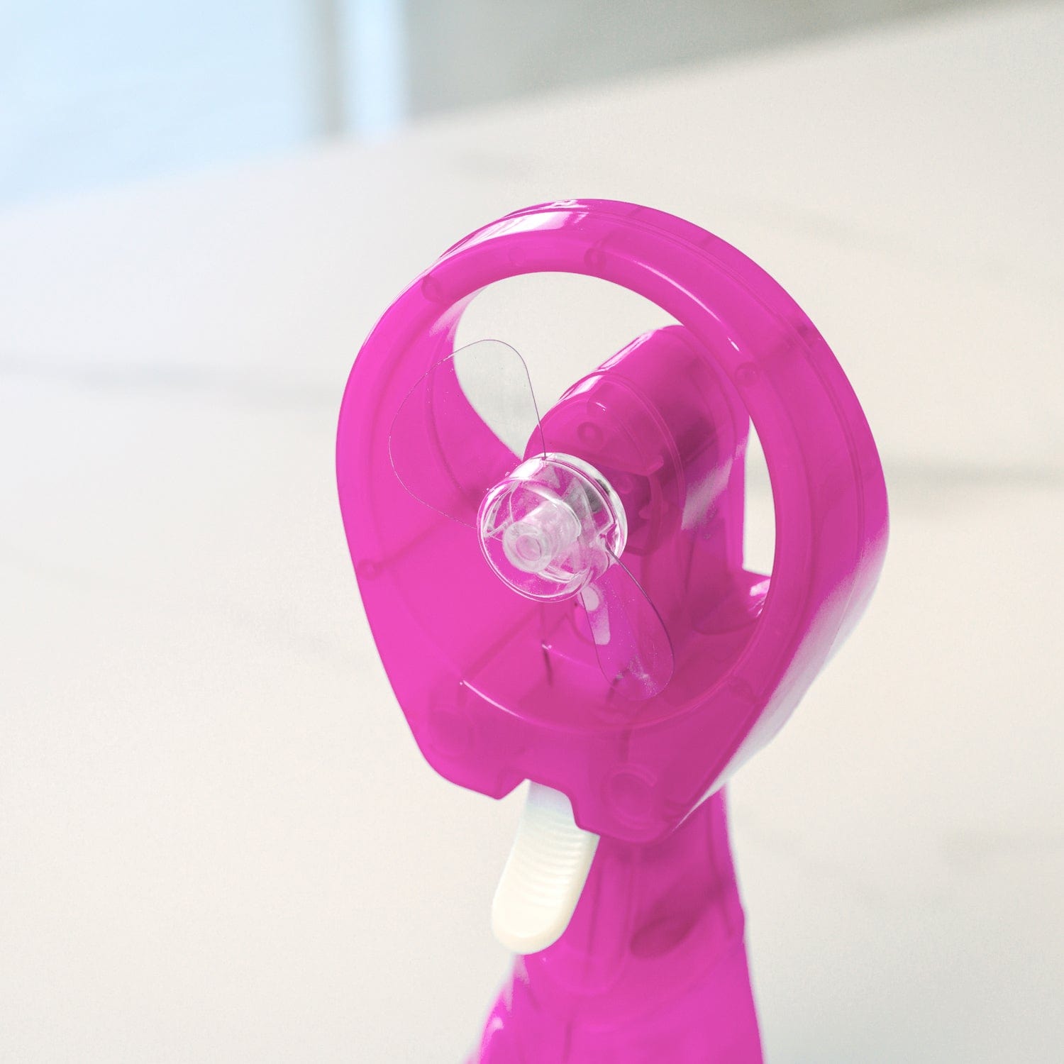 Lazy Dayz Water Spray Fan - Pink V915-LD0078-PK
