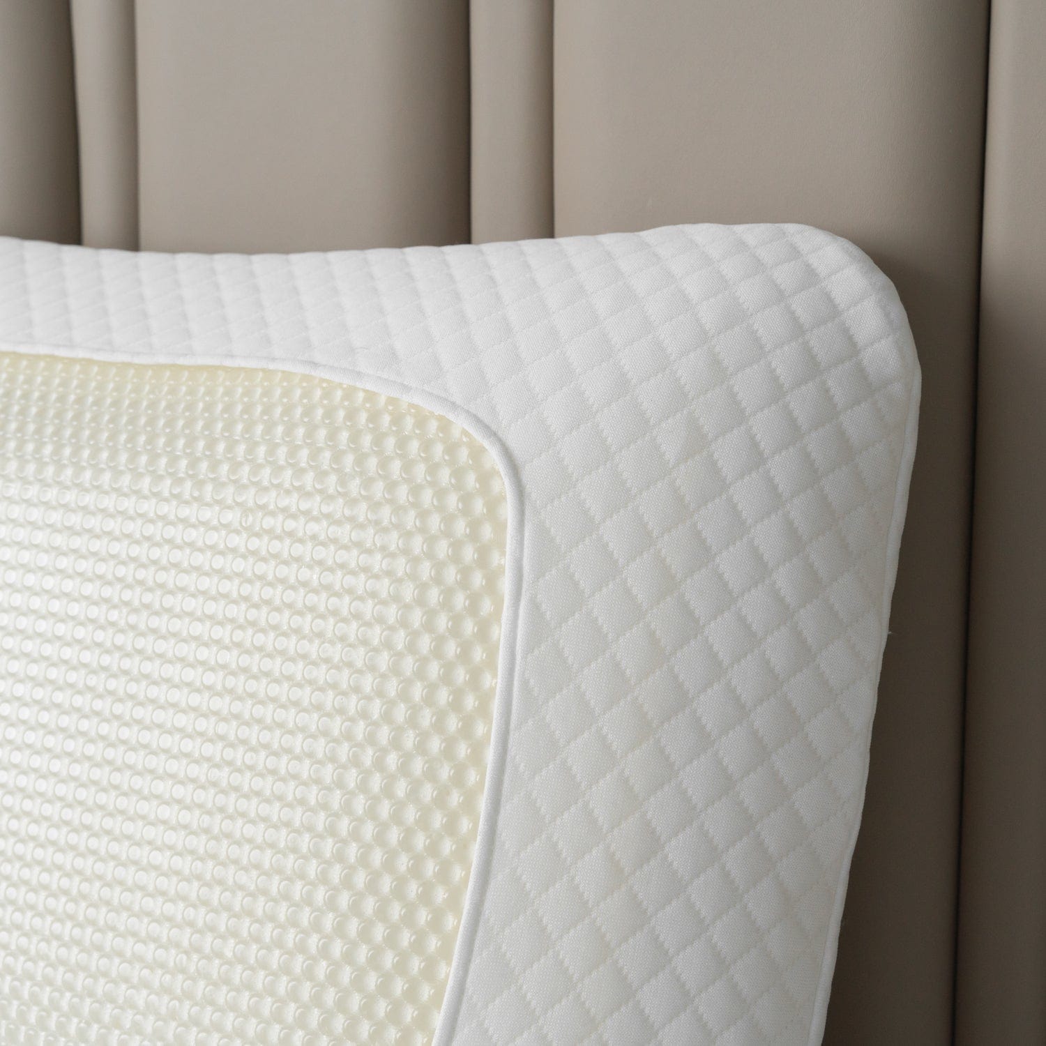 Premium Cool Gel Neck Relief Memory Foam Pillow V915-MB0007