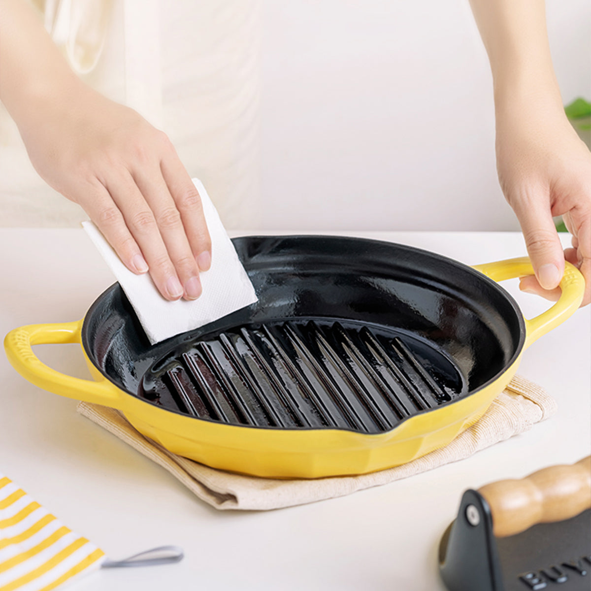 BUYDEEM CP553 Enameled Cast Iron Grill Pan V943-CP553-YELLOW