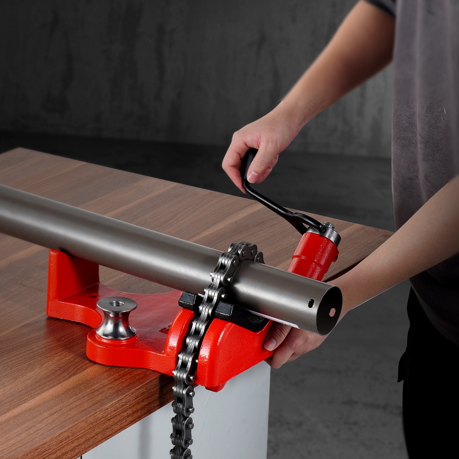 Heavy-Duty Pipe Chain Vise, 1/2" - 8" Pipe Capacity, 34.6" Rugged Chain & Cast Iron Base, Industrial-Grade V952-GLHQ128INCHHNDXLZV0