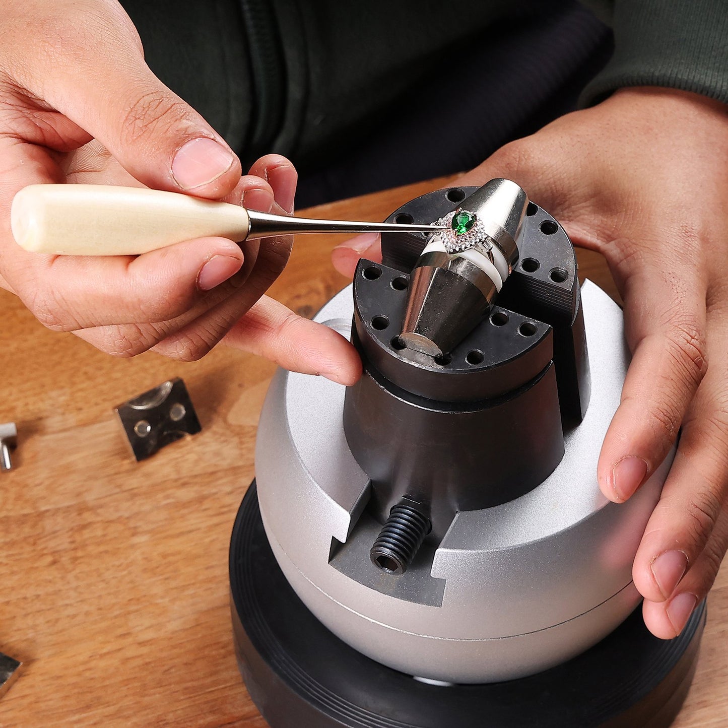 Engraving Block 5 inch Ball Vise Setting Jewelry Ball Vise Engraving with 34PCS Attachment and Rubber Base V952-GRSWNXZSZ00000001V0
