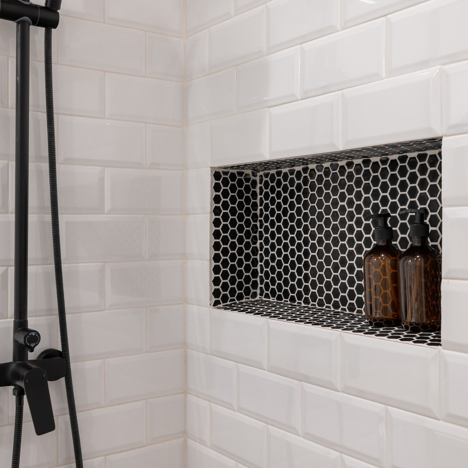 Shower Niche 40.6 x 71.1 x 10.2 cm Recessed Wall Shelf for Bathroom V952-SLLYBK2C16IN1T8NP001V0
