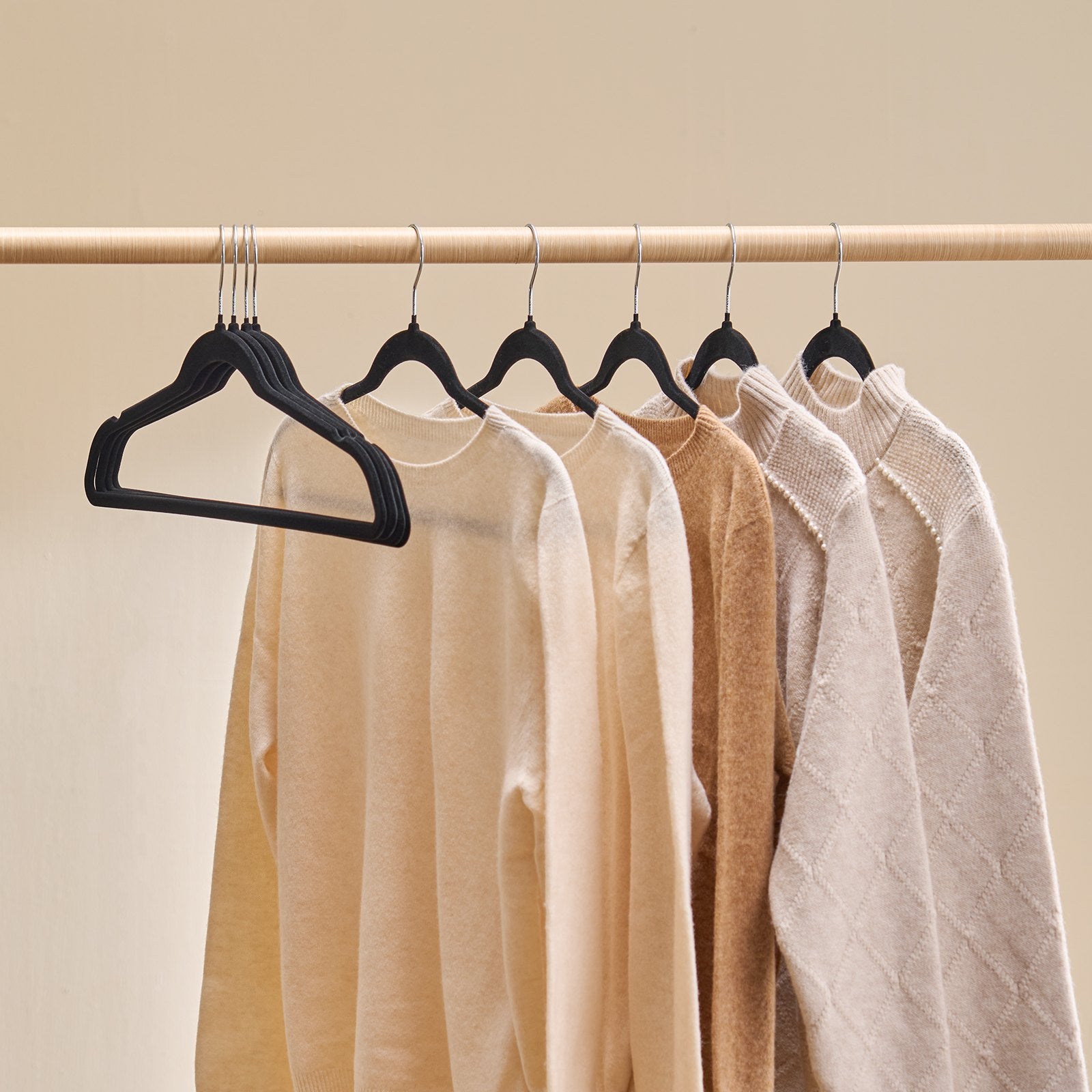 Velvet Hangers 50 Pack Black Non-Slip Hangers with 360 Degree Swivel Hook V952-ZRYJ50PCSHS0OTPW4V0