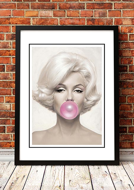 Marilyn Monroe 'Bubblegum' Framed Poster! - Framed A2 V967-MM0441-A2