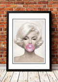 Marilyn Monroe 'Bubblegum' Framed Poster! - Framed A4 V967-MM0441-A4