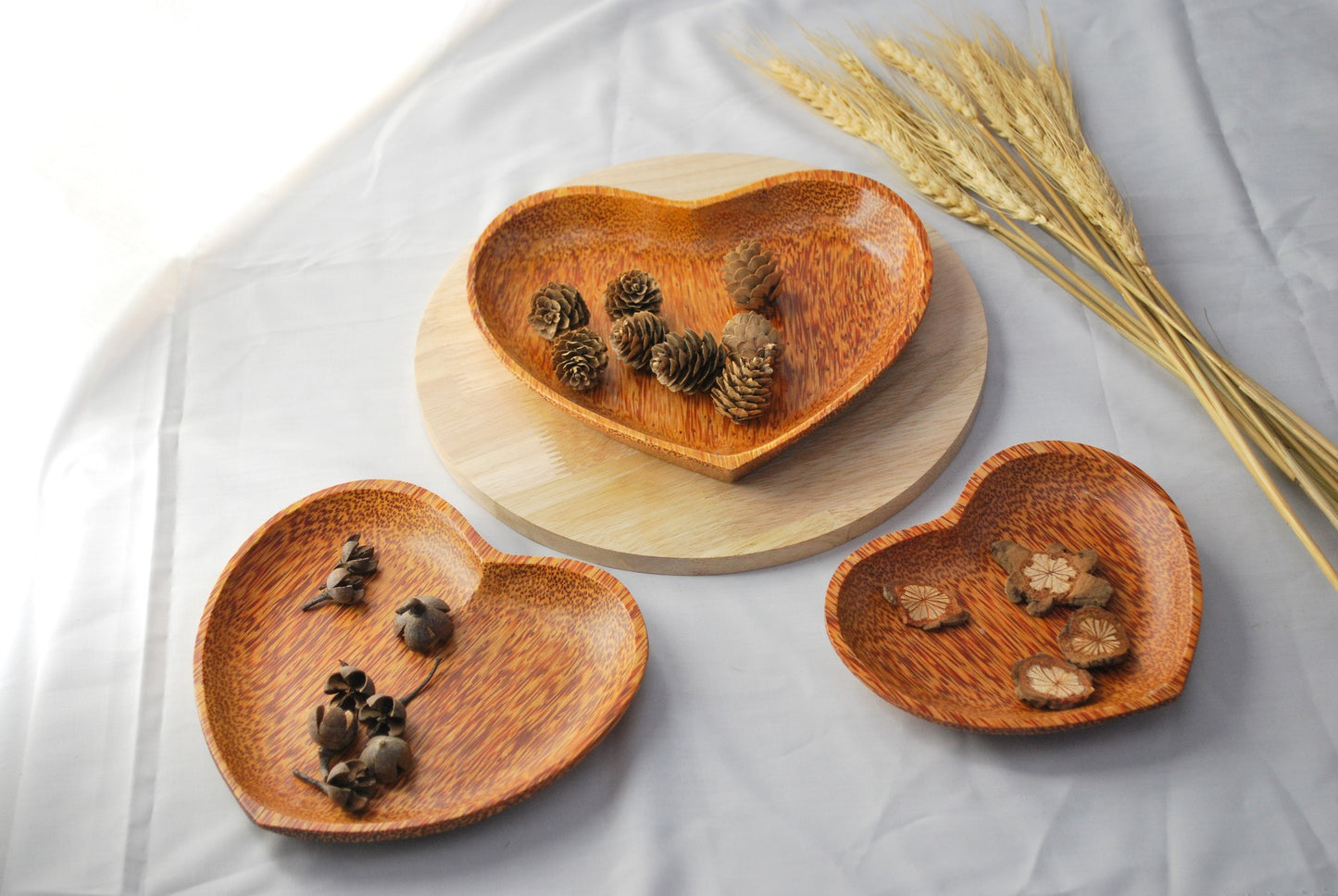 Set of 3 Coconut Wood Heart Shape Plates Natural V59-708