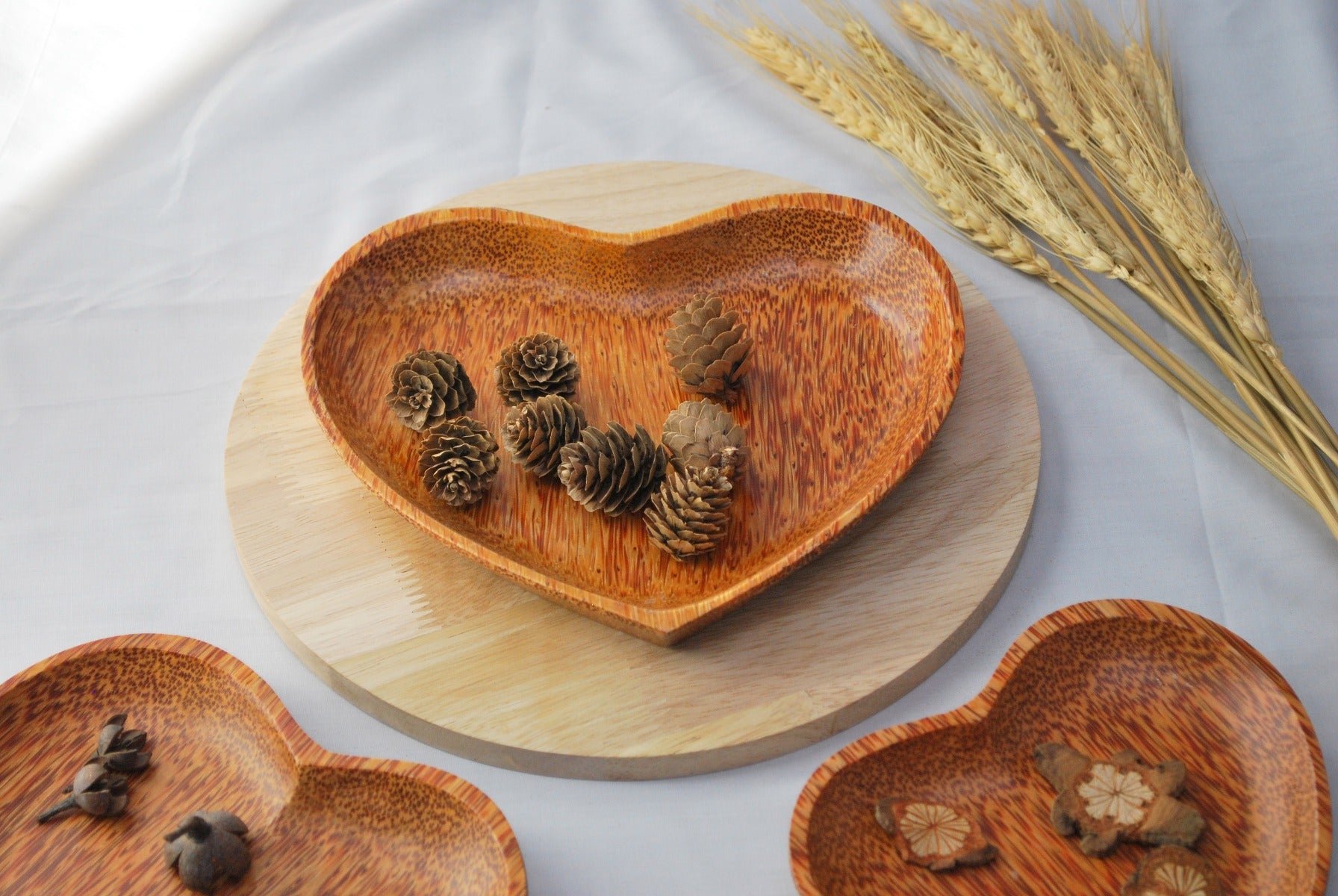 Set of 3 Coconut Wood Heart Shape Plates Natural V59-708